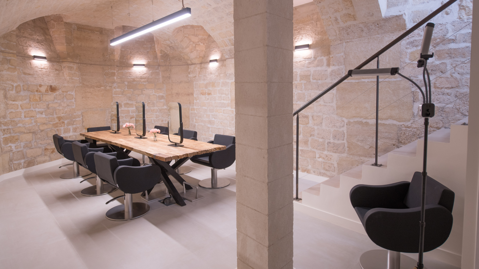 Móveis para salão de beleza: como escolher os melhores para um espaço profissional e lucrativo